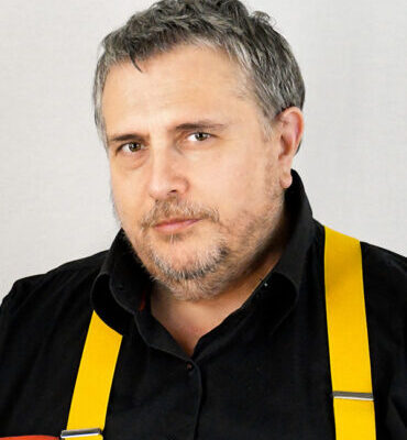 Mauro-600x800-1-e1668022537139-370x475